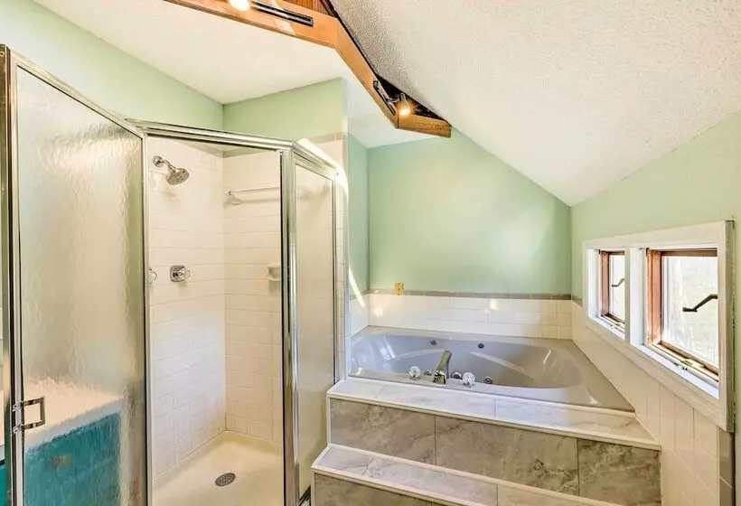 Near Ouachita River: Home W/ Deck In Hot Springs