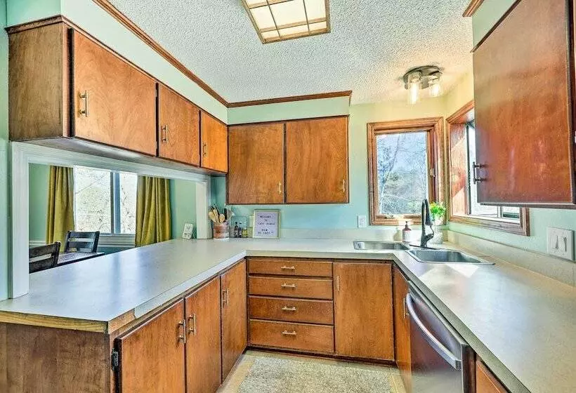 Near Ouachita River: Home W/ Deck In Hot Springs