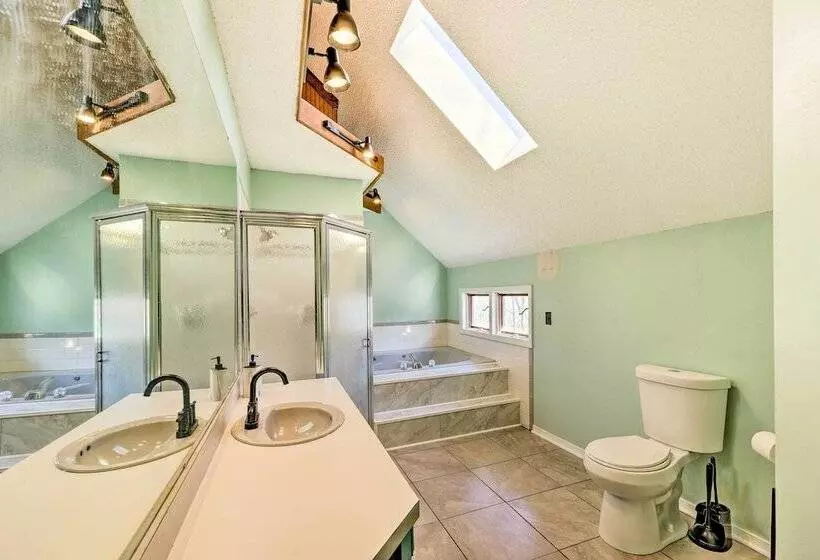 Near Ouachita River: Home W/ Deck In Hot Springs