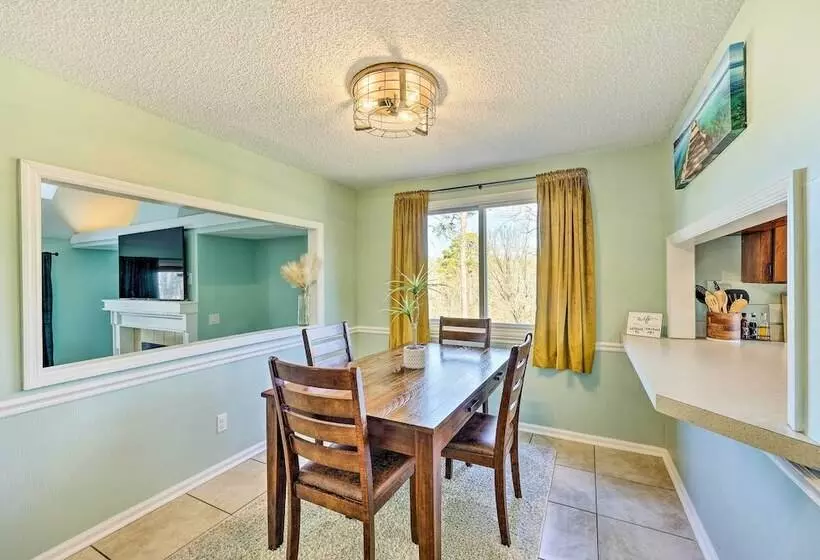 Near Ouachita River: Home W/ Deck In Hot Springs