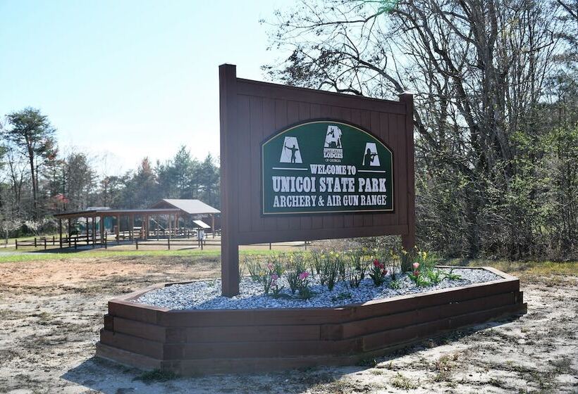 호텔 Timberline Glamping At Unicoi State Park