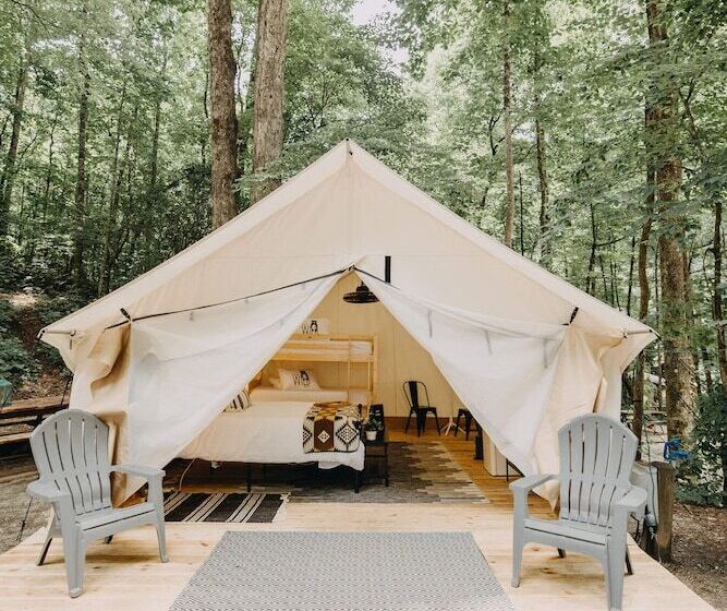 호텔 Timberline Glamping At Unicoi State Park