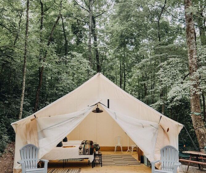 호텔 Timberline Glamping At Unicoi State Park