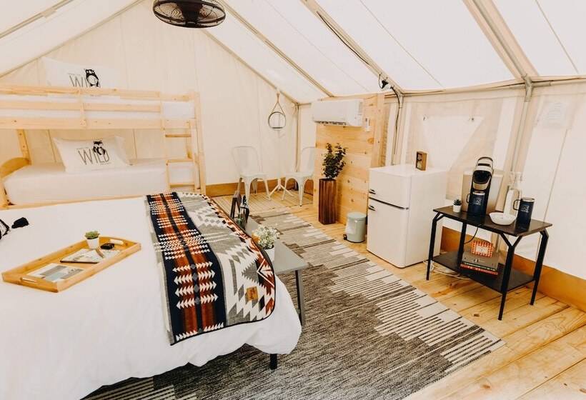 호텔 Timberline Glamping At Unicoi State Park