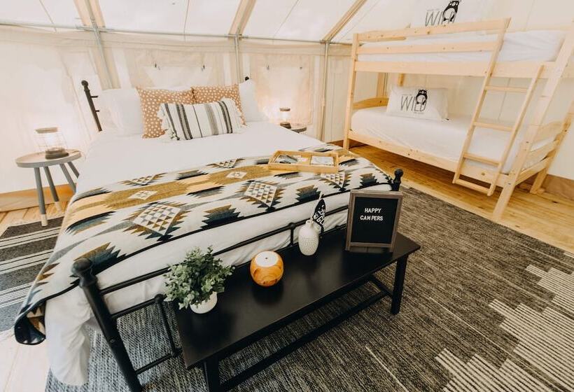 호텔 Timberline Glamping At Unicoi State Park