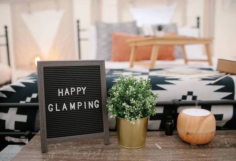 호텔 Timberline Glamping At Unicoi State Park