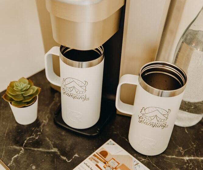 호텔 Timberline Glamping At Unicoi State Park