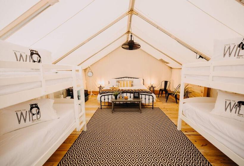 호텔 Timberline Glamping At Unicoi State Park