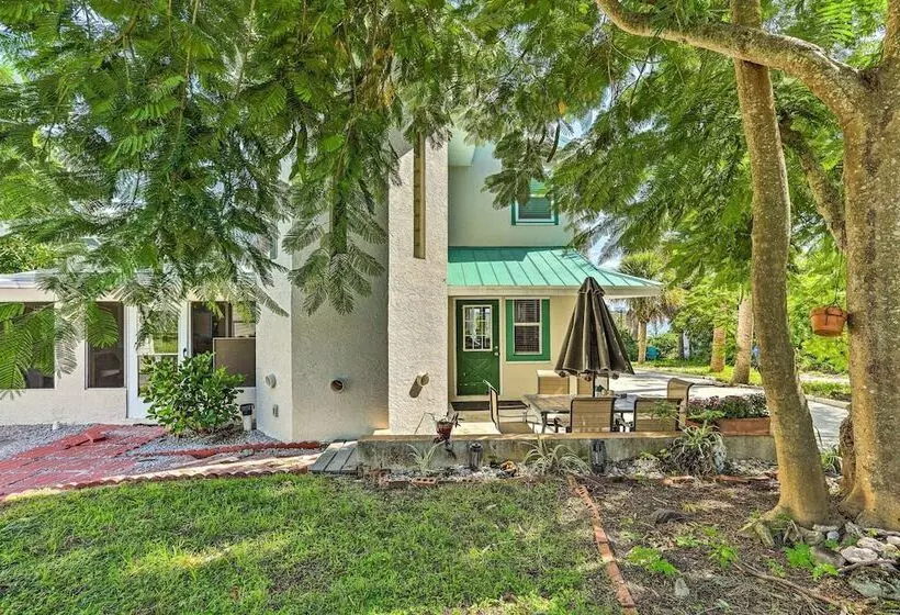 Luxe Florida Home On 3 Acres ~ 5 Mi To Beach!