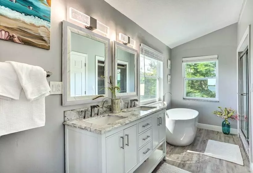 Luxe Florida Home On 3 Acres ~ 5 Mi To Beach!