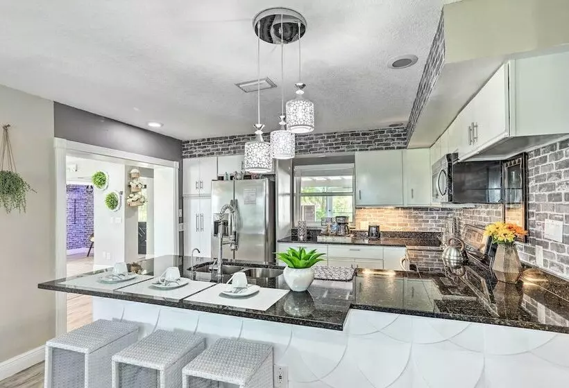 Luxe Florida Home On 3 Acres ~ 5 Mi To Beach!