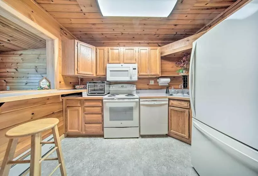 Lakefront Burton Home W/ Deck, Grill + Views!