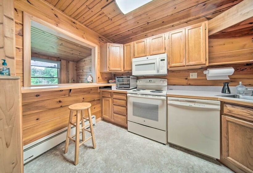 Lakefront Burton Home W/ Deck, Grill + Views!