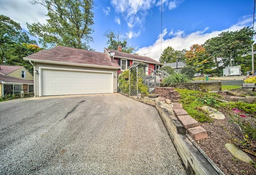 Lakefront Burton Home W/ Deck, Grill + Views!