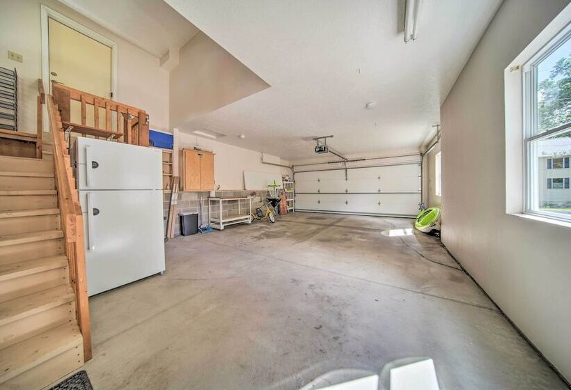 Lakefront Burton Home W/ Deck, Grill + Views!