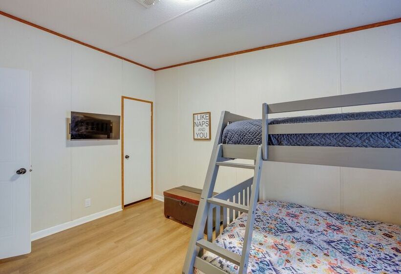 Lakefront Crockett Cabin W/ Boathouse & Kayaks!