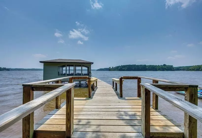 Lakefront Crockett Cabin W/ Boathouse & Kayaks!