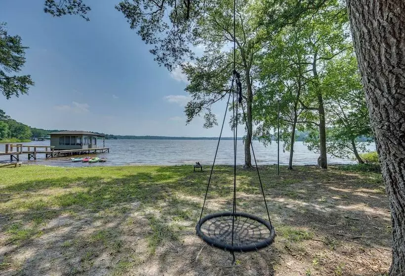 Lakefront Crockett Cabin W/ Boathouse & Kayaks!
