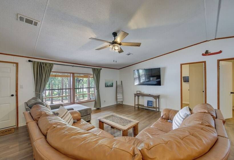 Lakefront Crockett Cabin W/ Boathouse & Kayaks!