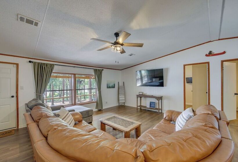 Lakefront Crockett Cabin W/ Boathouse & Kayaks!