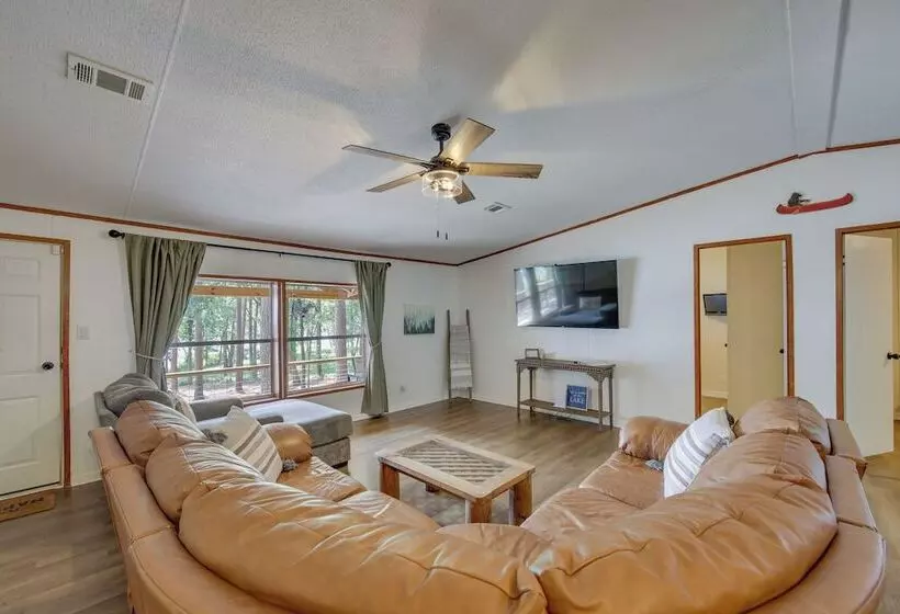 Lakefront Crockett Cabin W/ Boathouse & Kayaks!