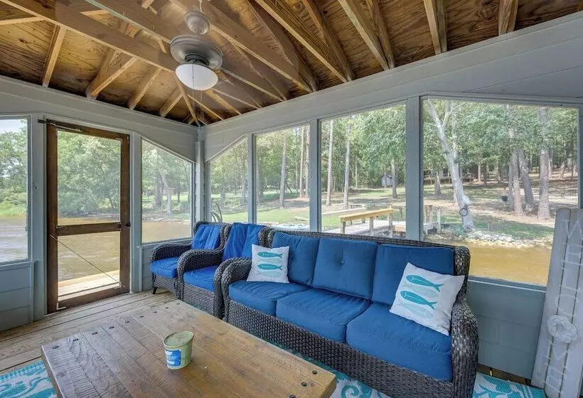 Lakefront Crockett Cabin W/ Boathouse & Kayaks!