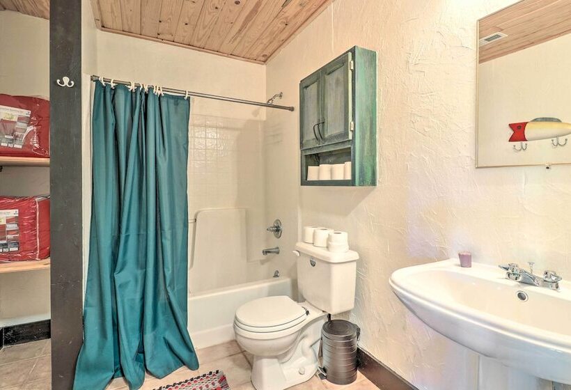 Deck + Game Room: Lakefront Landrum Cabin!