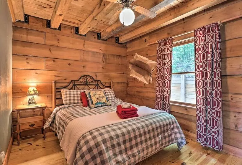 Deck + Game Room: Lakefront Landrum Cabin!