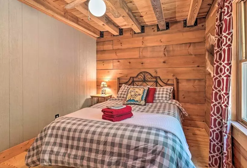 Deck + Game Room: Lakefront Landrum Cabin!