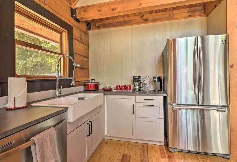 Deck + Game Room: Lakefront Landrum Cabin!