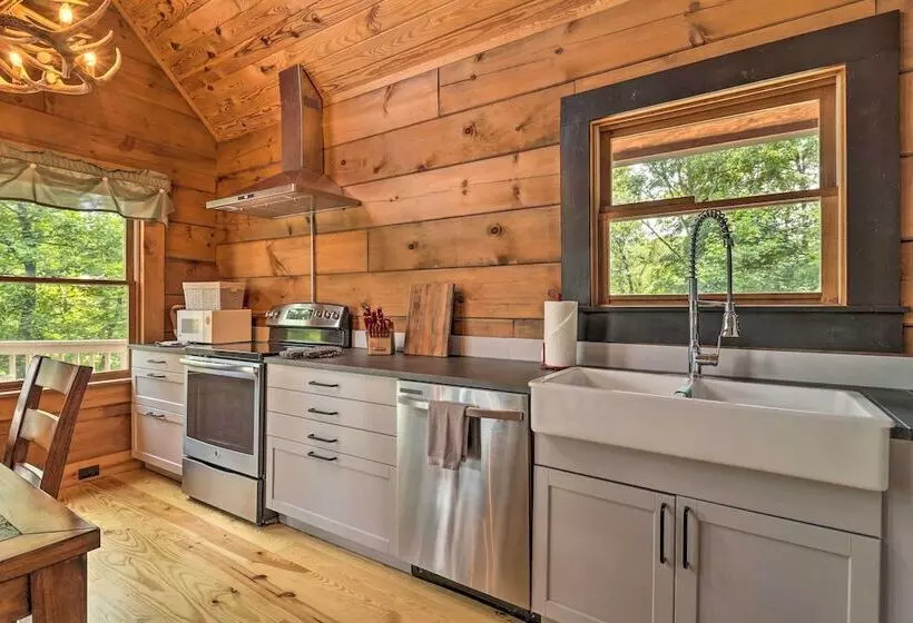 Deck + Game Room: Lakefront Landrum Cabin!