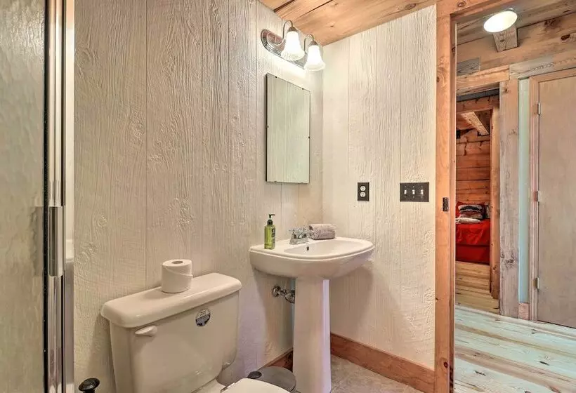 Deck + Game Room: Lakefront Landrum Cabin!