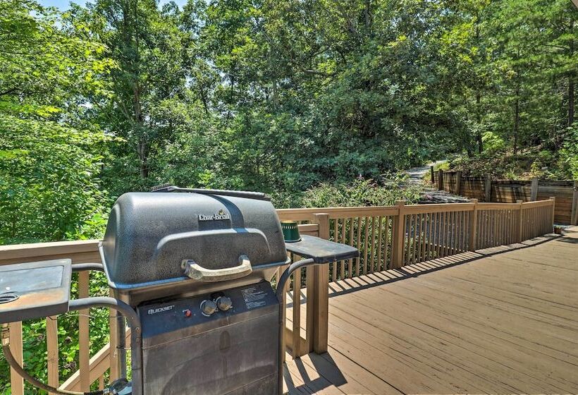 Deck + Game Room: Lakefront Landrum Cabin!