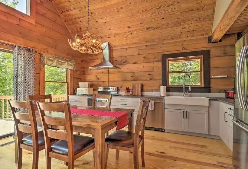 Deck + Game Room: Lakefront Landrum Cabin!