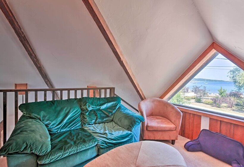 Lakefront Manitou Cottage < 1 Mi To Downtown!