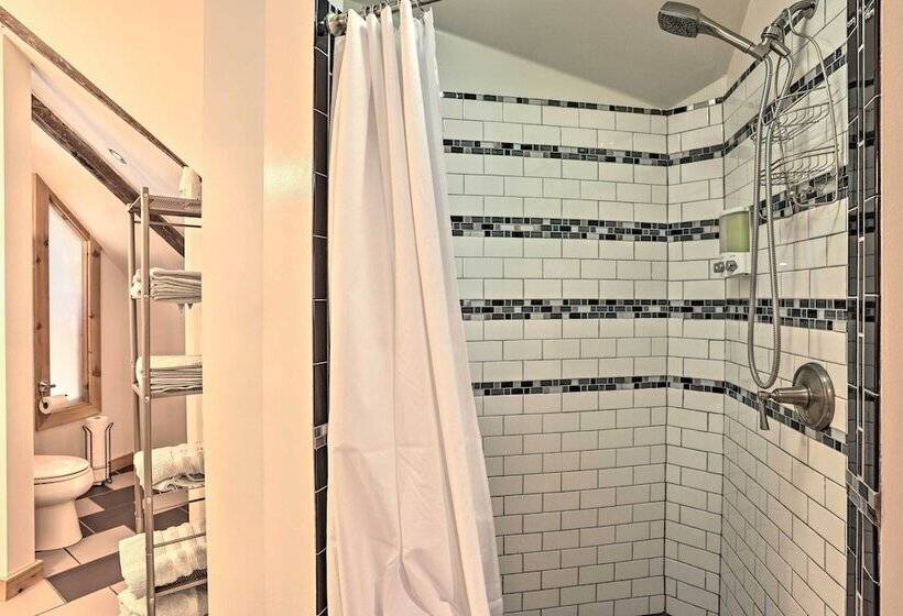 Lakefront Manitou Cottage < 1 Mi To Downtown!