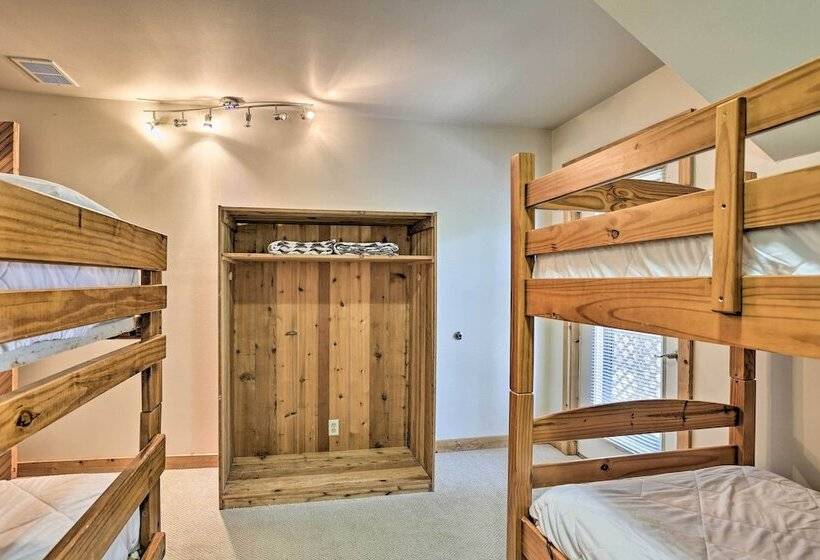 Lakefront Manitou Cottage < 1 Mi To Downtown!