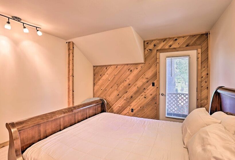 Lakefront Manitou Cottage < 1 Mi To Downtown!