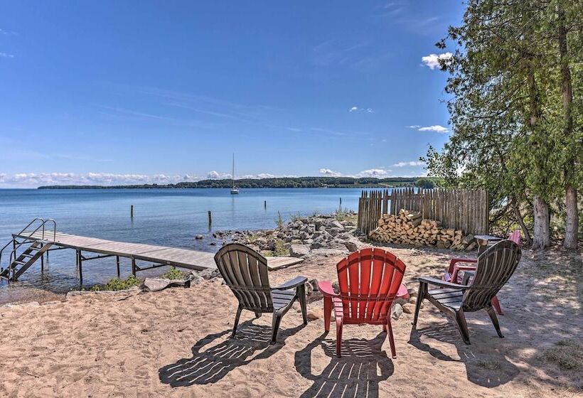 Lakefront Manitou Cottage < 1 Mi To Downtown!