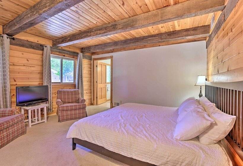 Lakefront Manitou Cottage < 1 Mi To Downtown!