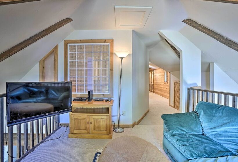 Lakefront Manitou Cottage < 1 Mi To Downtown!