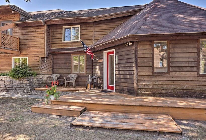 Lakefront Manitou Cottage < 1 Mi To Downtown!