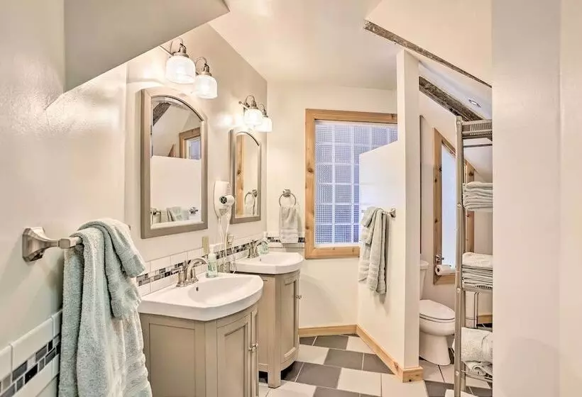 Lakefront  Manitou Cottage  < 1 Mi To Downtown!