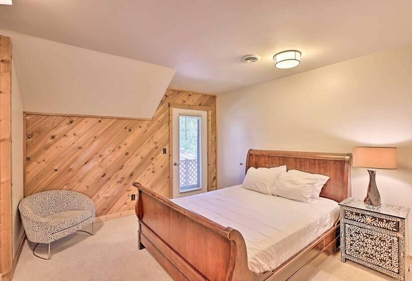 Lakefront Manitou Cottage < 1 Mi To Downtown!