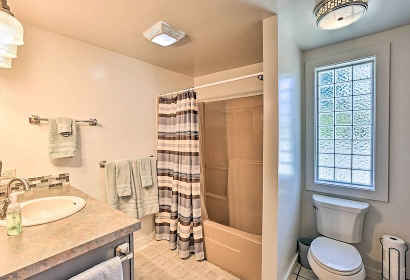 Lakefront Manitou Cottage < 1 Mi To Downtown!