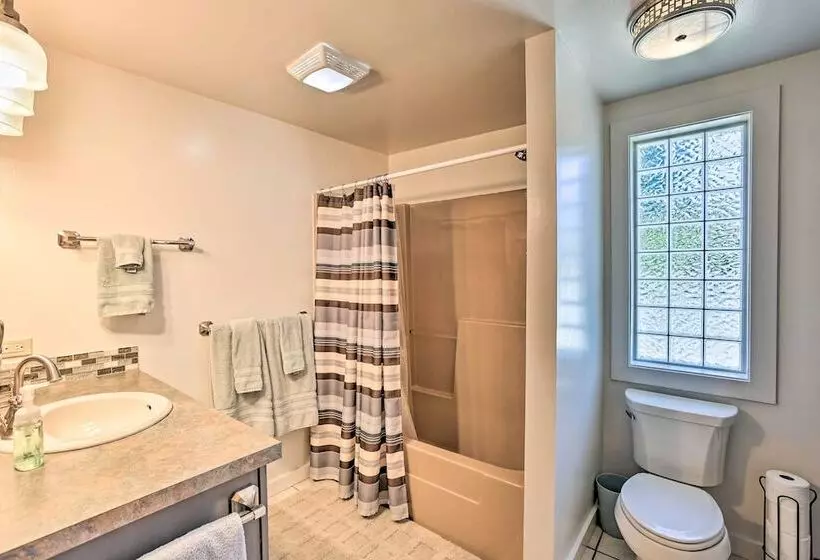 Lakefront  Manitou Cottage  < 1 Mi To Downtown!