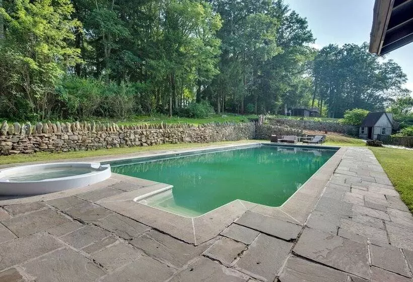 Large Hazleton Home W/ Hot Tub & Mountain Views!