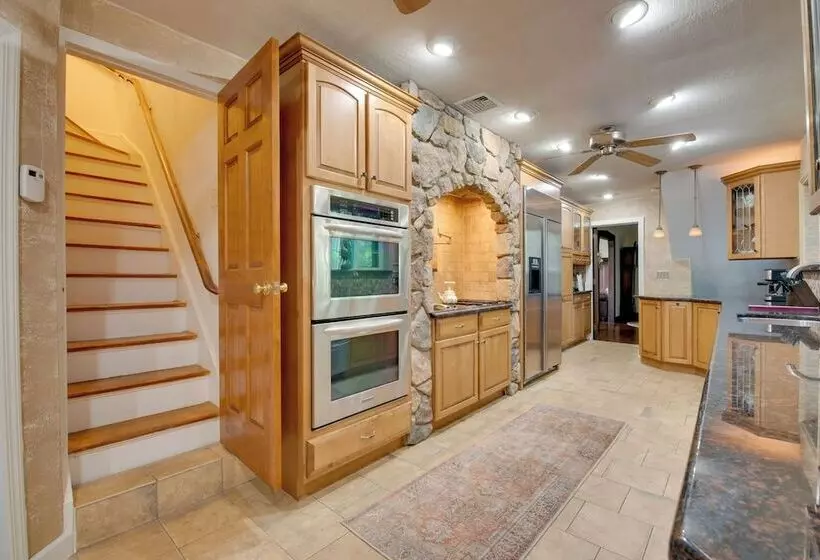 Large Hazleton Home W/ Hot Tub & Mountain Views!