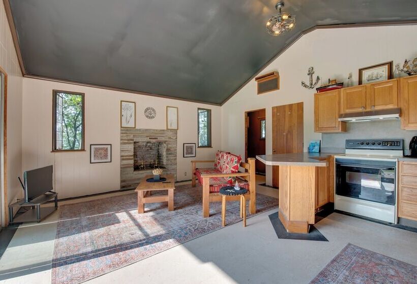 Large Hazleton Home W/ Hot Tub & Mountain Views!