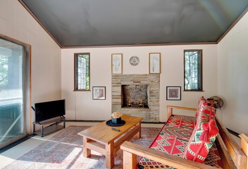 Large Hazleton Home W/ Hot Tub & Mountain Views!